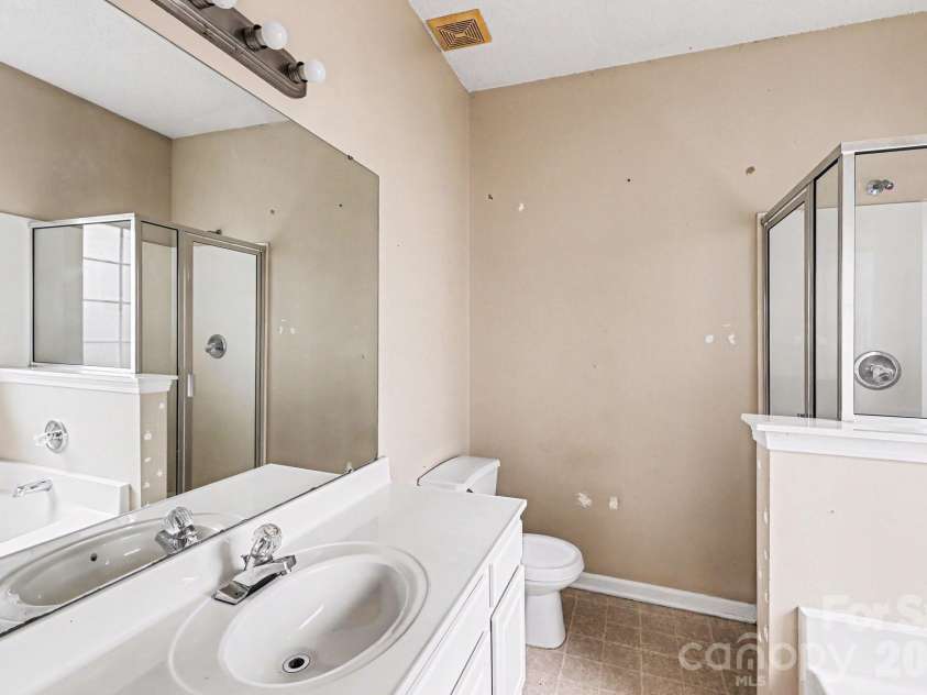 6648 Hampton Way Drive, Charlotte, NC 28213.  MLS# CAR4351009, YatesRealty ID 9991. 