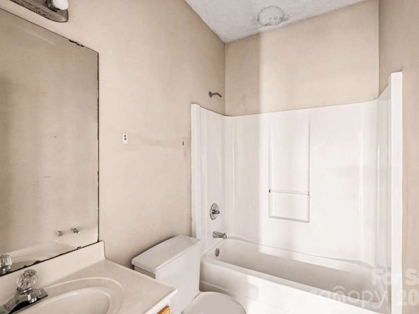 6648 Hampton Way Drive, Charlotte, NC 28213.  MLS# CAR4351009, YatesRealty ID 9991. 