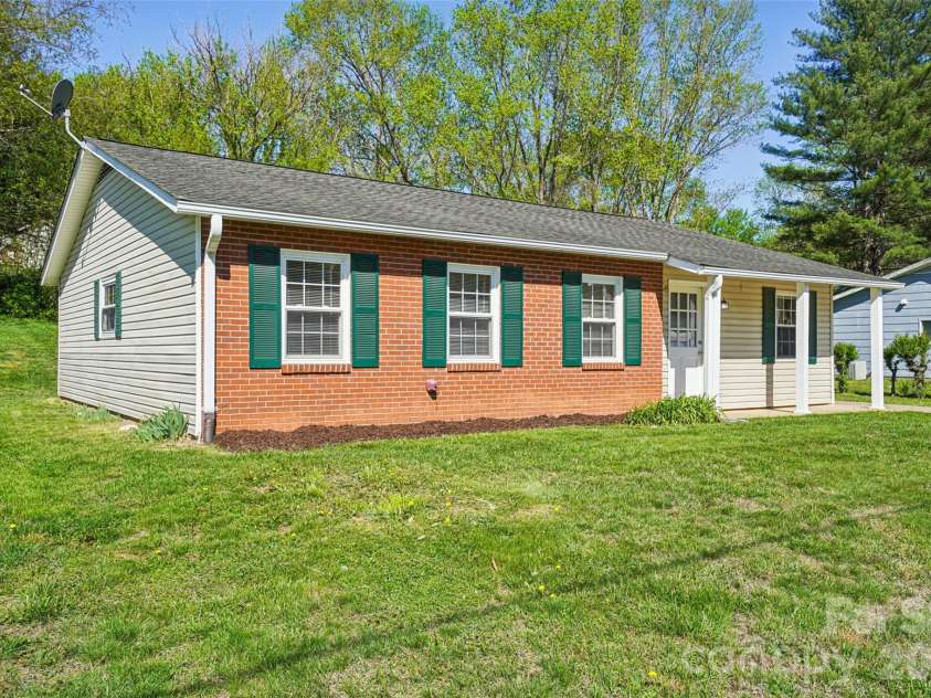 88 Lees Creek Road, Asheville, NC 28806.  MLS# CAR4366709, YatesRealty ID 9992. 