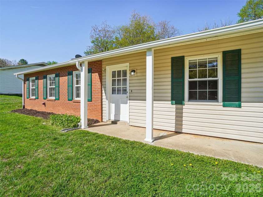 88 Lees Creek Road, Asheville, NC 28806.  MLS# CAR4366709, YatesRealty ID 9992. 