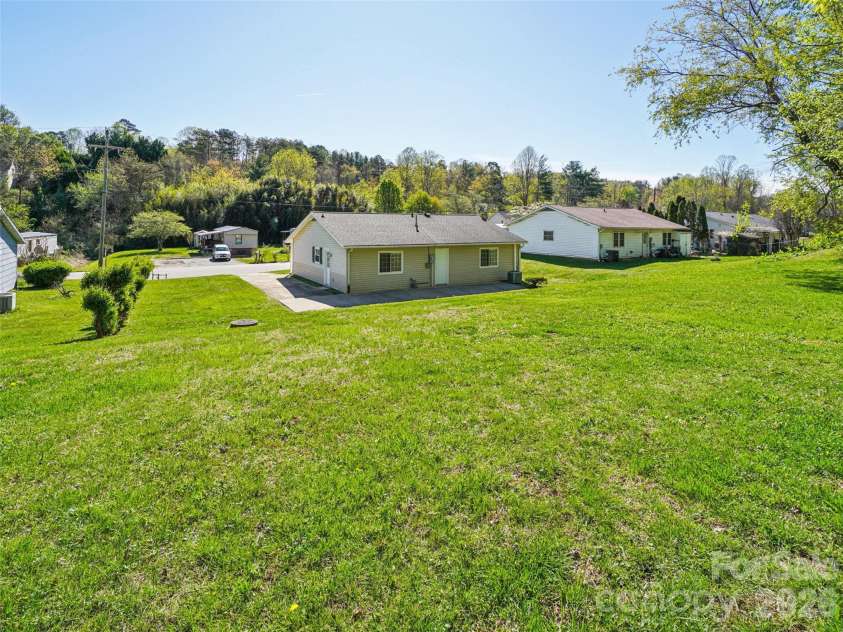 88 Lees Creek Road, Asheville, NC 28806.  MLS# CAR4366709, YatesRealty ID 9992. 
