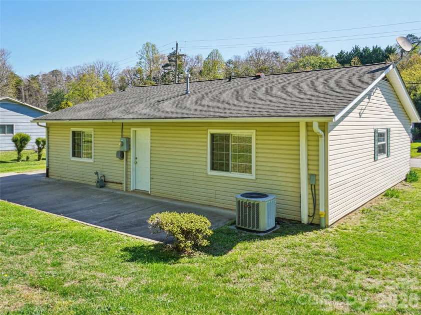 88 Lees Creek Road, Asheville, NC 28806.  MLS# CAR4366709, YatesRealty ID 9992. 
