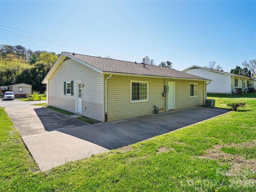 88 Lees Creek Road, Asheville, NC 28806.  MLS# CAR4366709, YatesRealty ID 9992. 