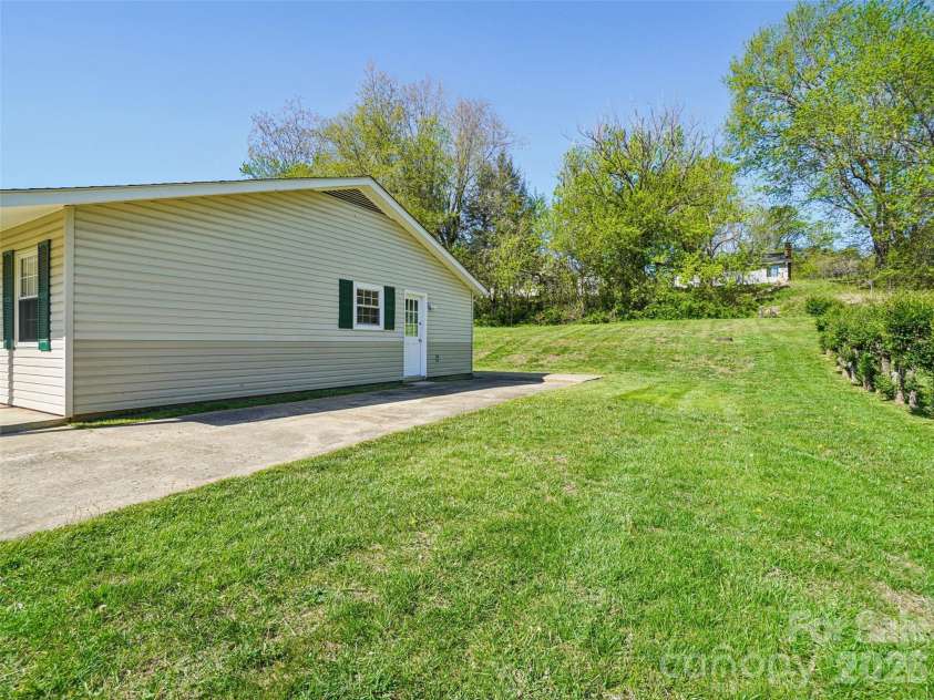 88 Lees Creek Road, Asheville, NC 28806.  MLS# CAR4366709, YatesRealty ID 9992. 