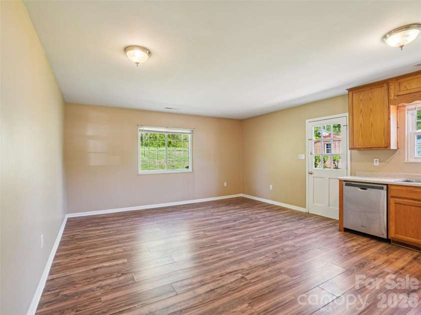 88 Lees Creek Road, Asheville, NC 28806.  MLS# CAR4366709, YatesRealty ID 9992. Eat-in Kitchen