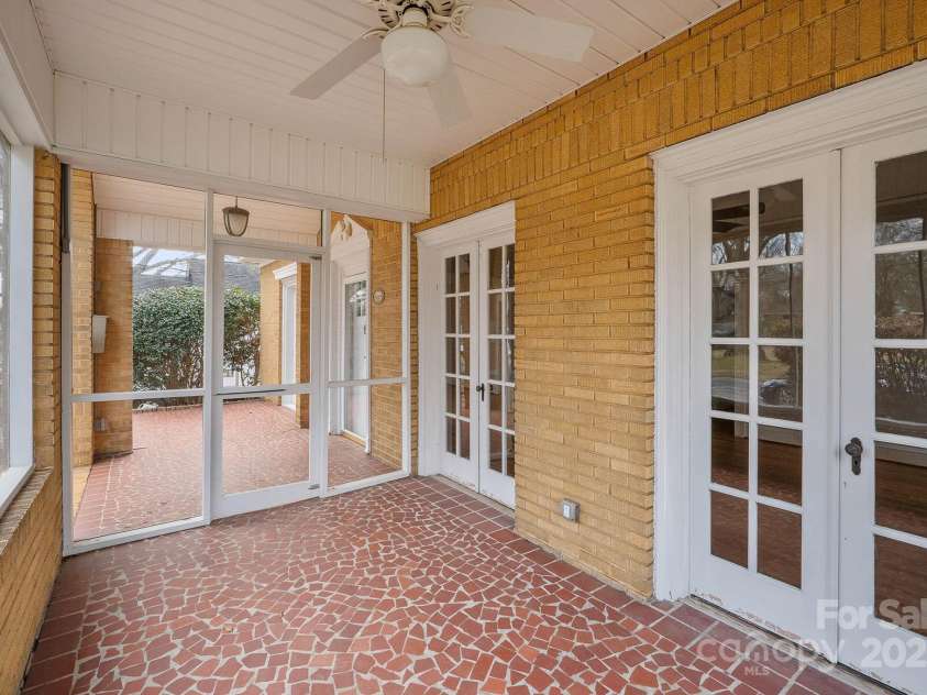 333 7th Street, Hickory, NC 28601.  MLS# CAR4227043, YatesRealty ID 9993. 