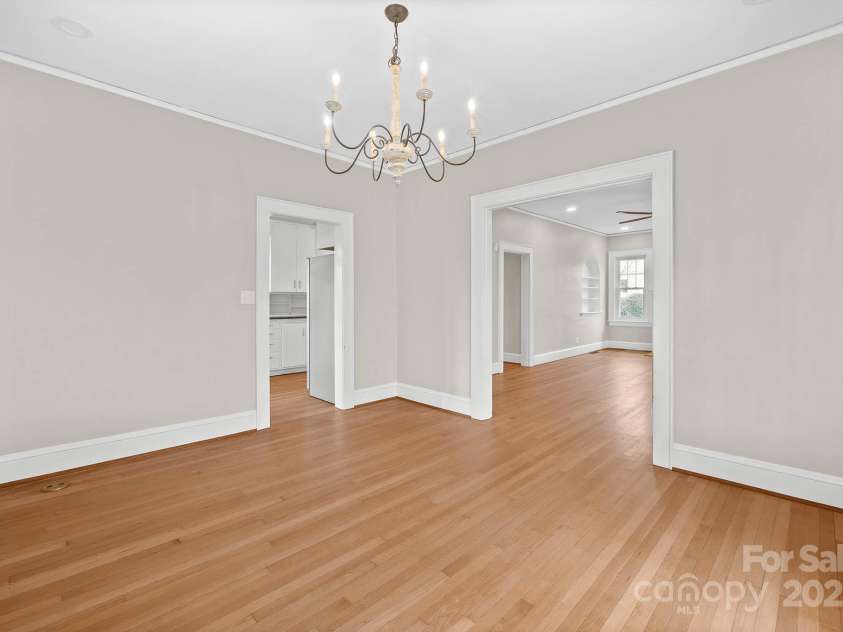 333 7th Street, Hickory, NC 28601.  MLS# CAR4227043, YatesRealty ID 9993. 