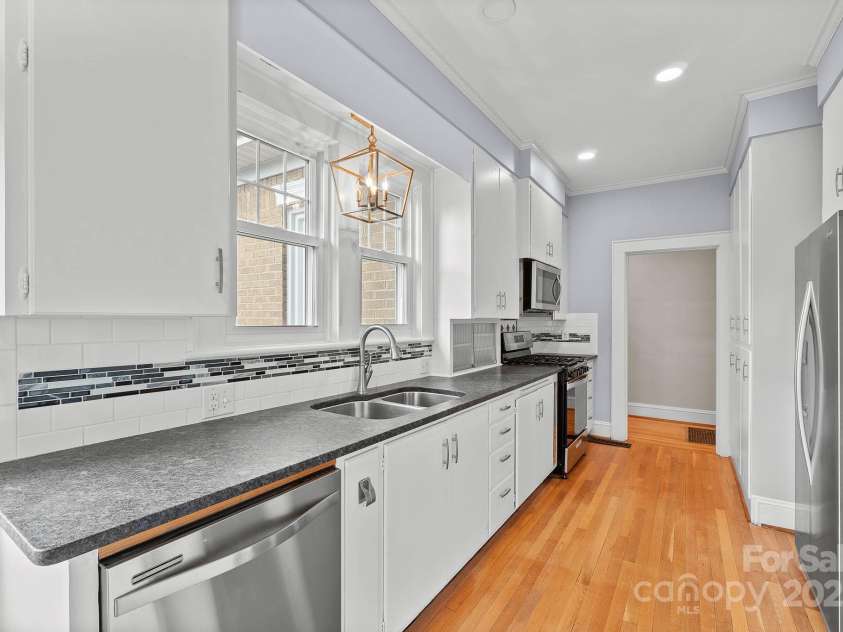 333 7th Street, Hickory, NC 28601.  MLS# CAR4227043, YatesRealty ID 9993. 