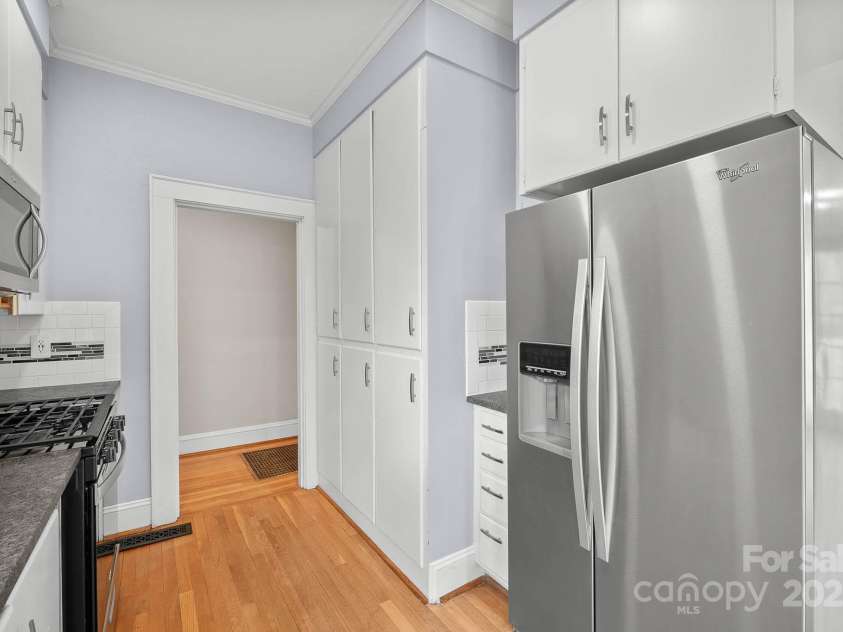 333 7th Street, Hickory, NC 28601.  MLS# CAR4227043, YatesRealty ID 9993. 