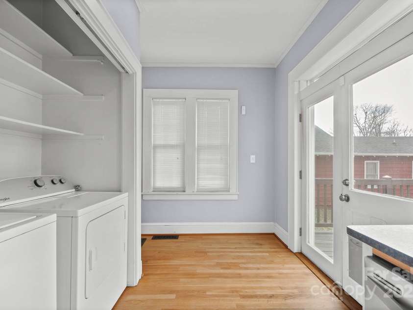 333 7th Street, Hickory, NC 28601.  MLS# CAR4227043, YatesRealty ID 9993. 