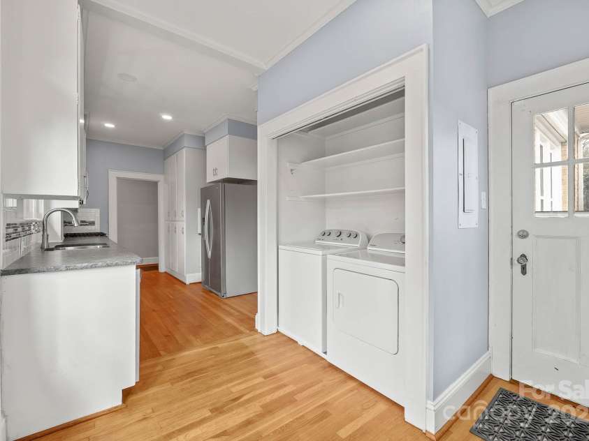 333 7th Street, Hickory, NC 28601.  MLS# CAR4227043, YatesRealty ID 9993. 