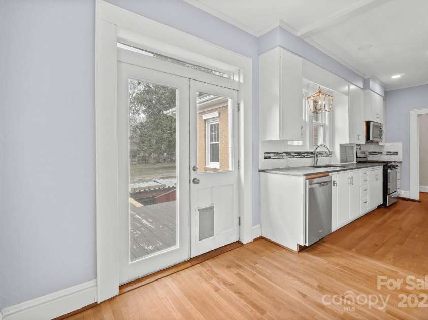 333 7th Street, Hickory, NC 28601.  MLS# CAR4227043, YatesRealty ID 9993. 