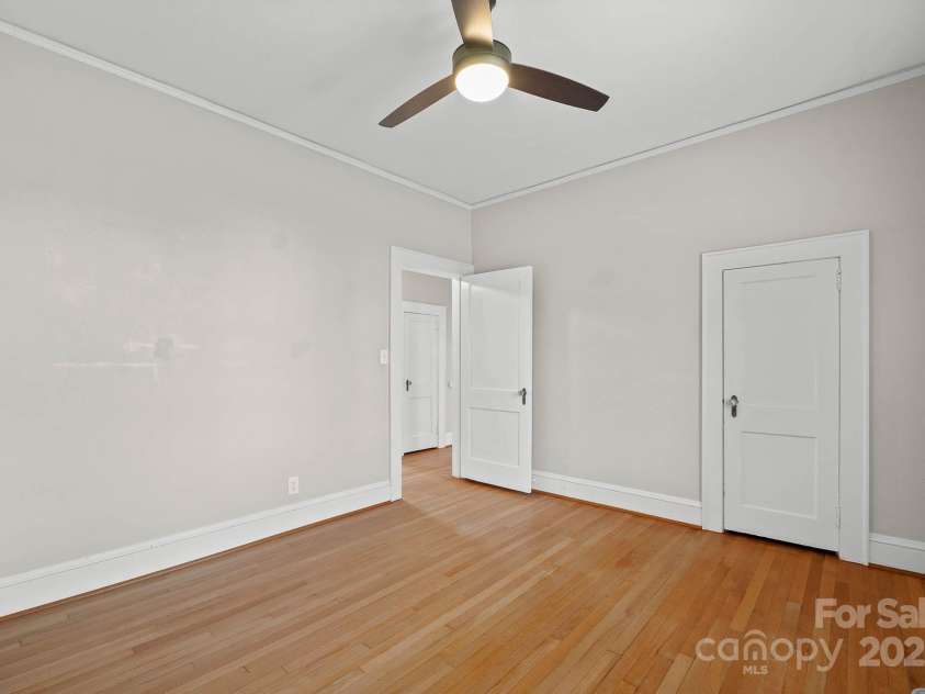 333 7th Street, Hickory, NC 28601.  MLS# CAR4227043, YatesRealty ID 9993. 