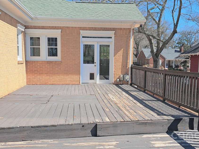 333 7th Street, Hickory, NC 28601.  MLS# CAR4227043, YatesRealty ID 9993. 