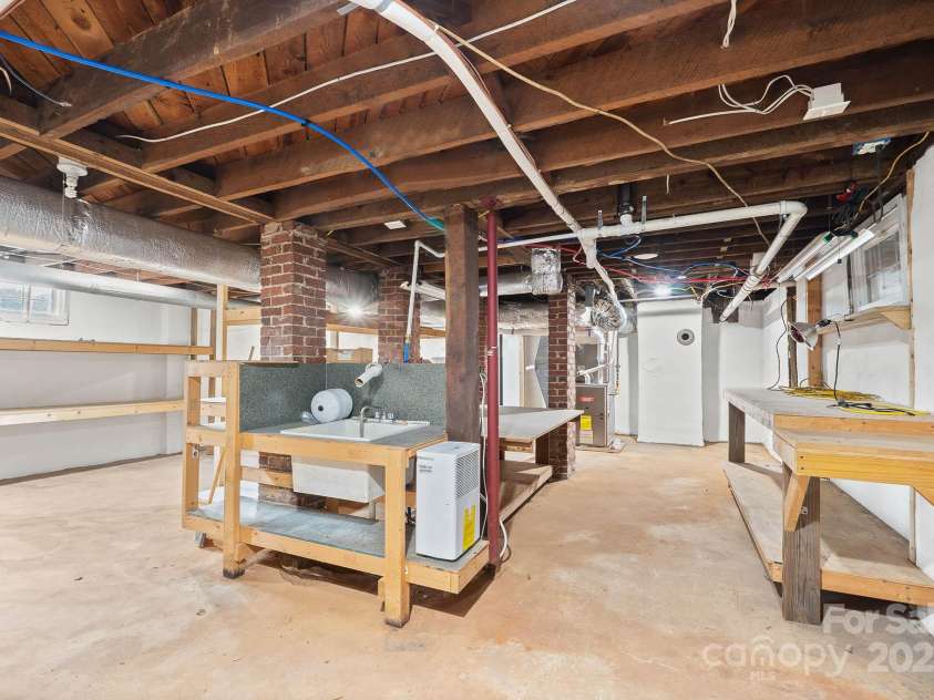 333 7th Street, Hickory, NC 28601.  MLS# CAR4227043, YatesRealty ID 9993. 