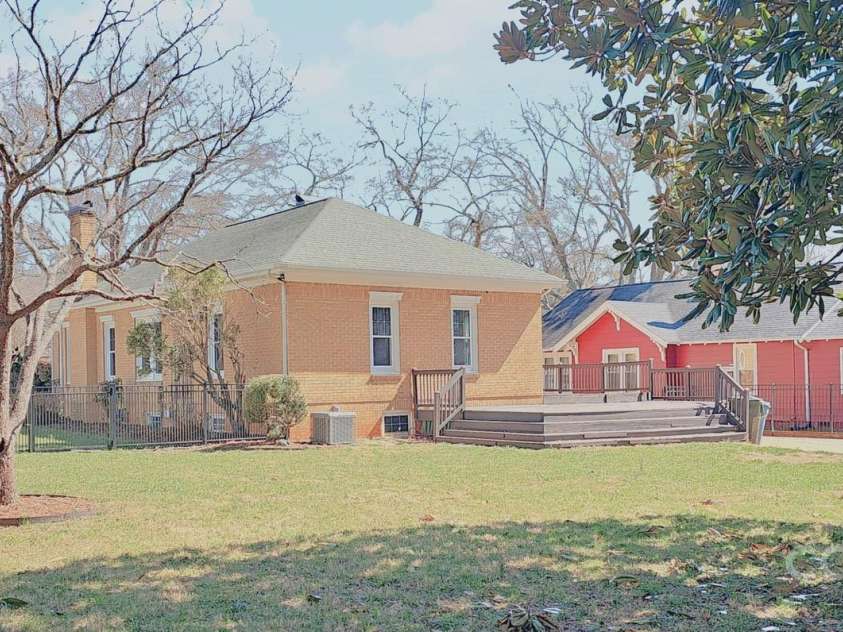 333 7th Street, Hickory, NC 28601.  MLS# CAR4227043, YatesRealty ID 9993. 