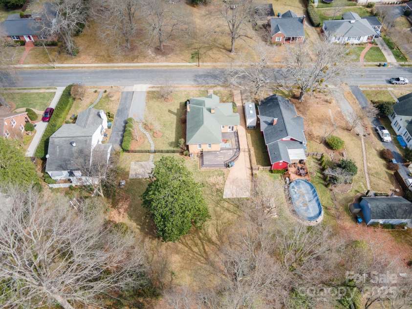 333 7th Street, Hickory, NC 28601.  MLS# CAR4227043, YatesRealty ID 9993. 
