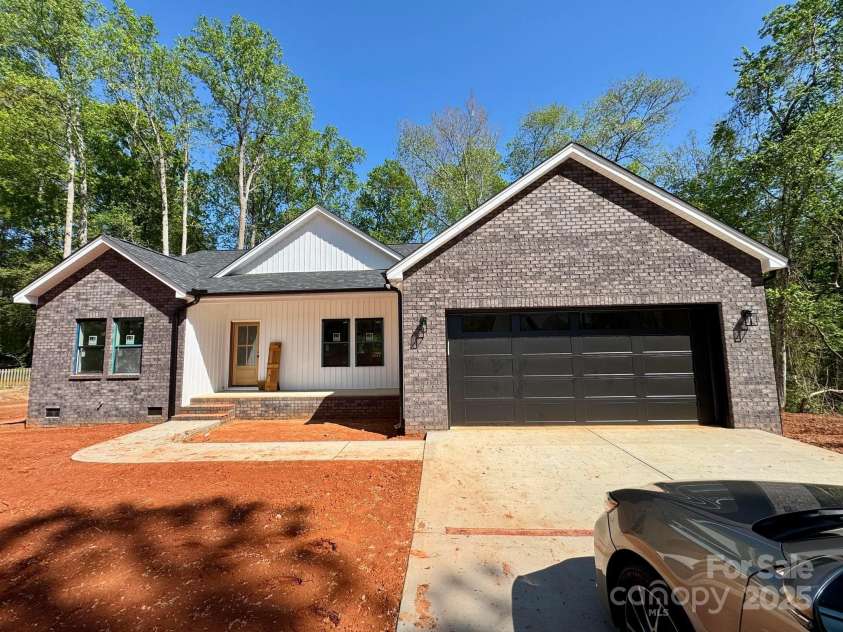 275 Bonaventure Drive, Salisbury, NC 28147.  MLS# CAR4196890, YatesRealty ID 9994. 