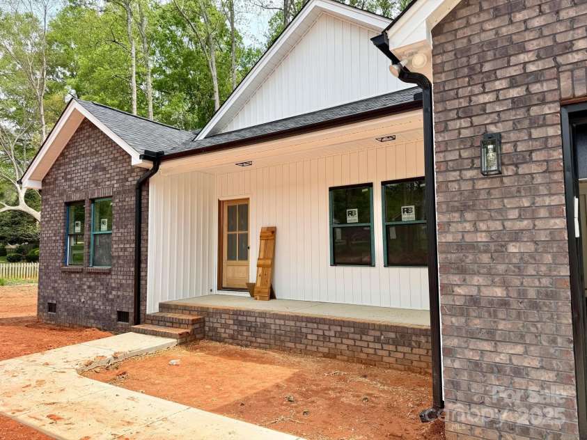 275 Bonaventure Drive, Salisbury, NC 28147.  MLS# CAR4196890, YatesRealty ID 9994. 