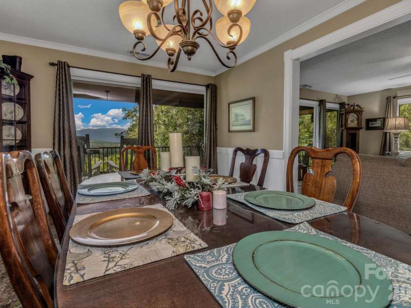 31 Mark Twain Road, Asheville, NC 28805.  MLS# CAR4282546, YatesRealty ID 9994. 