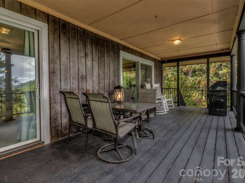 31 Mark Twain Road, Asheville, NC 28805.  MLS# CAR4282546, YatesRealty ID 9994. 