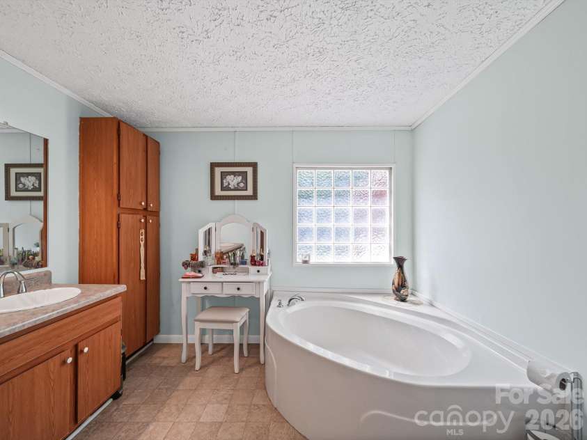 130 Benton Road, Kings Mountain, NC 28086.  MLS# CAR4346725, YatesRealty ID 9995. 