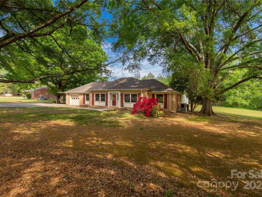 2007 Green Peach Road, Lancaster, SC 29720.  MLS# CAR4249856, YatesRealty ID 9997. 