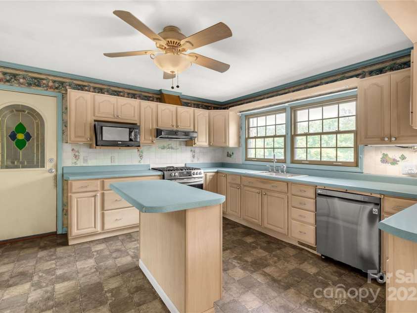 2007 Green Peach Road, Lancaster, SC 29720.  MLS# CAR4249856, YatesRealty ID 9997. Large kitchen with island perfect for the cook of the home