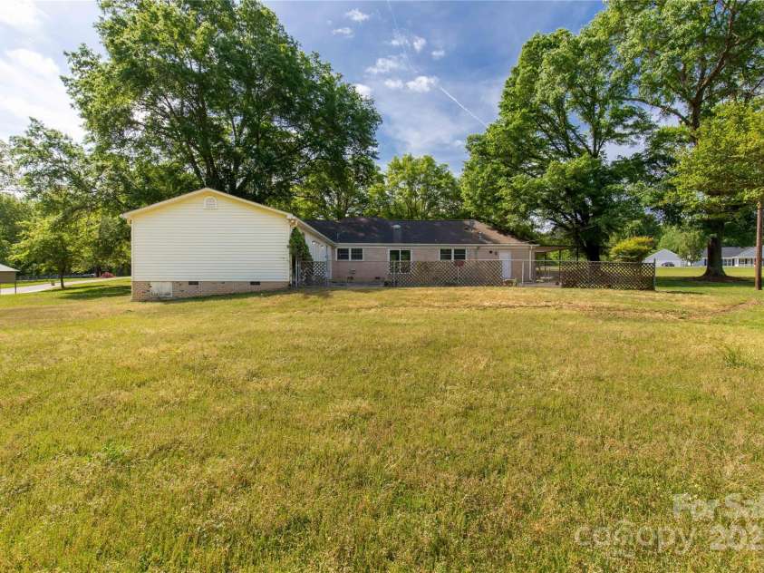 2007 Green Peach Road, Lancaster, SC 29720.  MLS# CAR4249856, YatesRealty ID 9997. Plenty of space for hobbies, or entertaining, or a garden