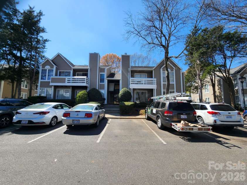 9607-G Vinca Circle, Charlotte, NC 28213.  MLS# CAR4360643, YatesRealty ID 9998. 