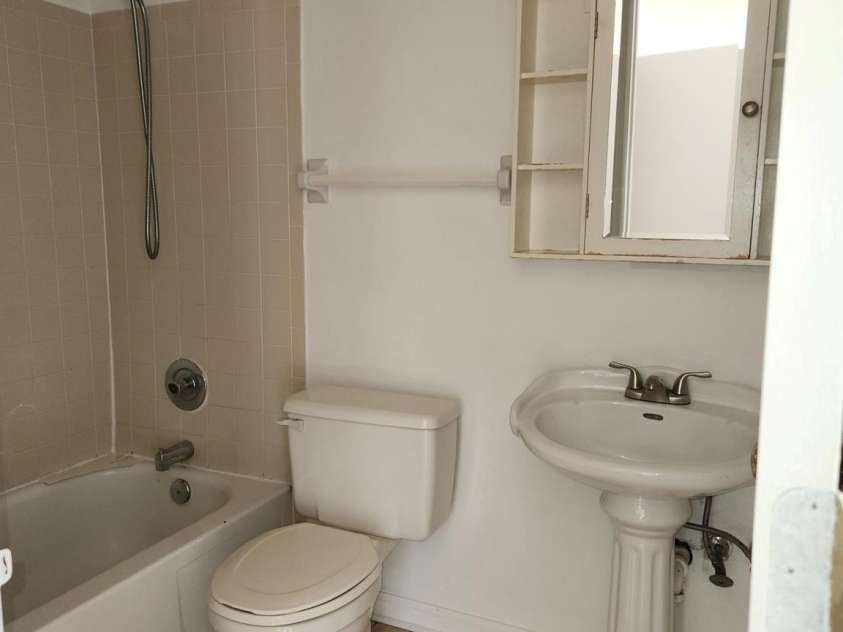 9607-G Vinca Circle, Charlotte, NC 28213.  MLS# CAR4360643, YatesRealty ID 9998. 