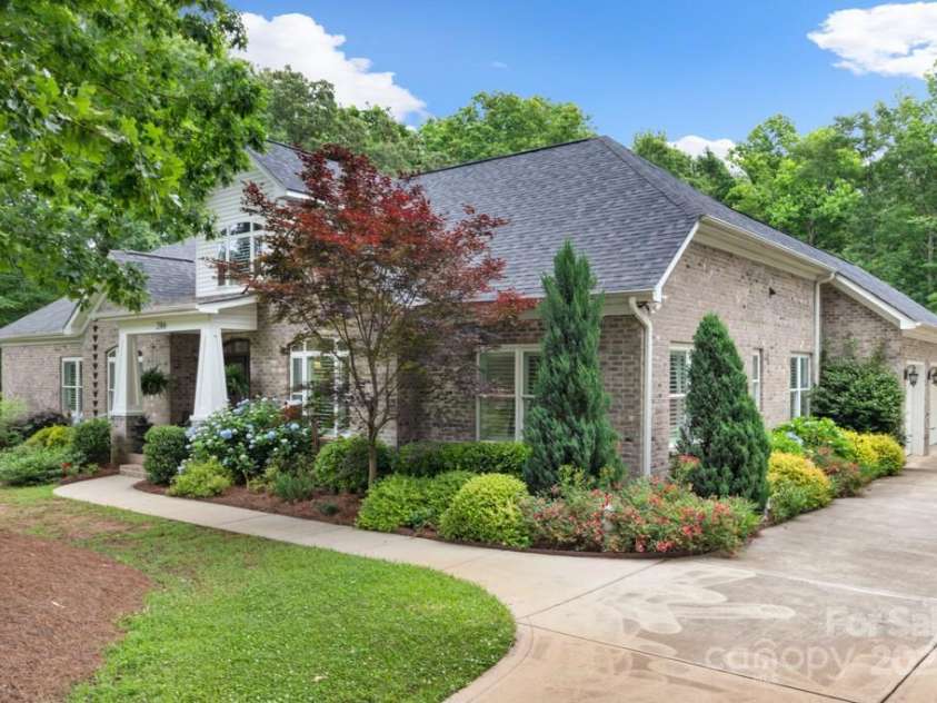206 Oxford Place Drive, Fort Mill, SC 29715.  MLS# CAR4248553, YatesRealty ID 9999. 