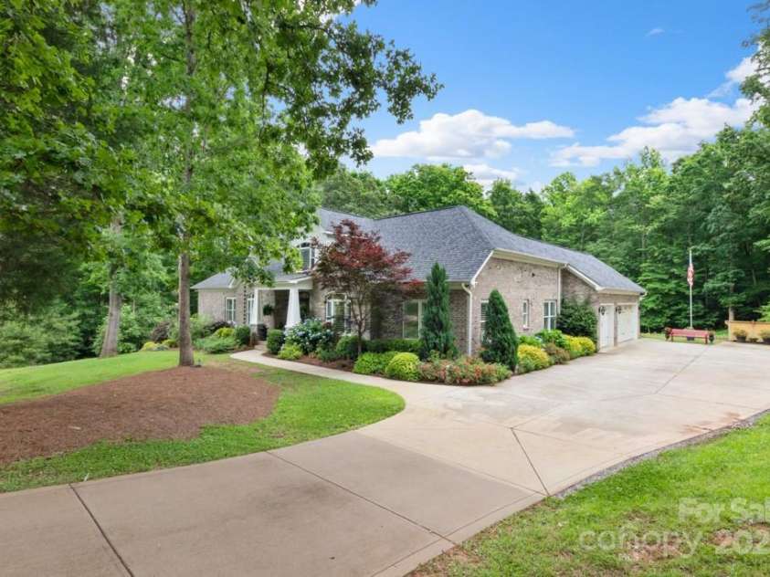 206 Oxford Place Drive, Fort Mill, SC 29715.  MLS# CAR4248553, YatesRealty ID 9999. 