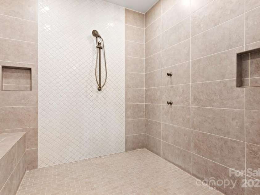 206 Oxford Place Drive, Fort Mill, SC 29715.  MLS# CAR4248553, YatesRealty ID 9999. 