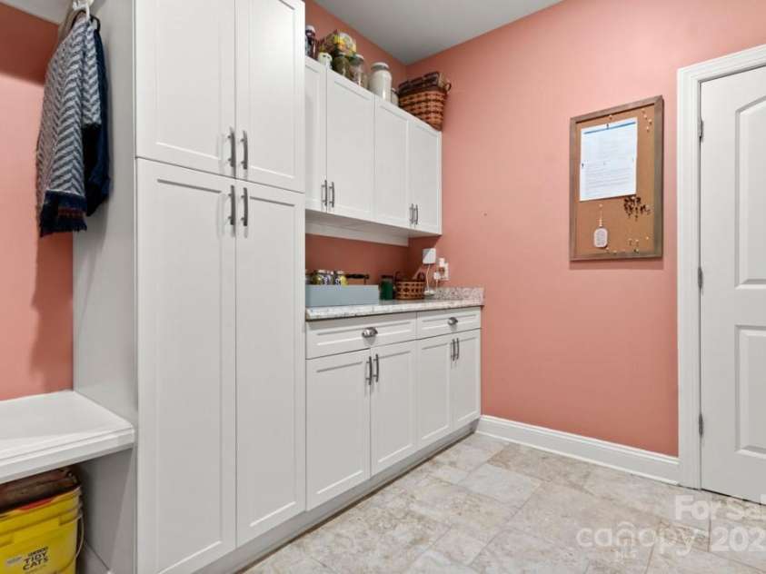 206 Oxford Place Drive, Fort Mill, SC 29715.  MLS# CAR4248553, YatesRealty ID 9999. 