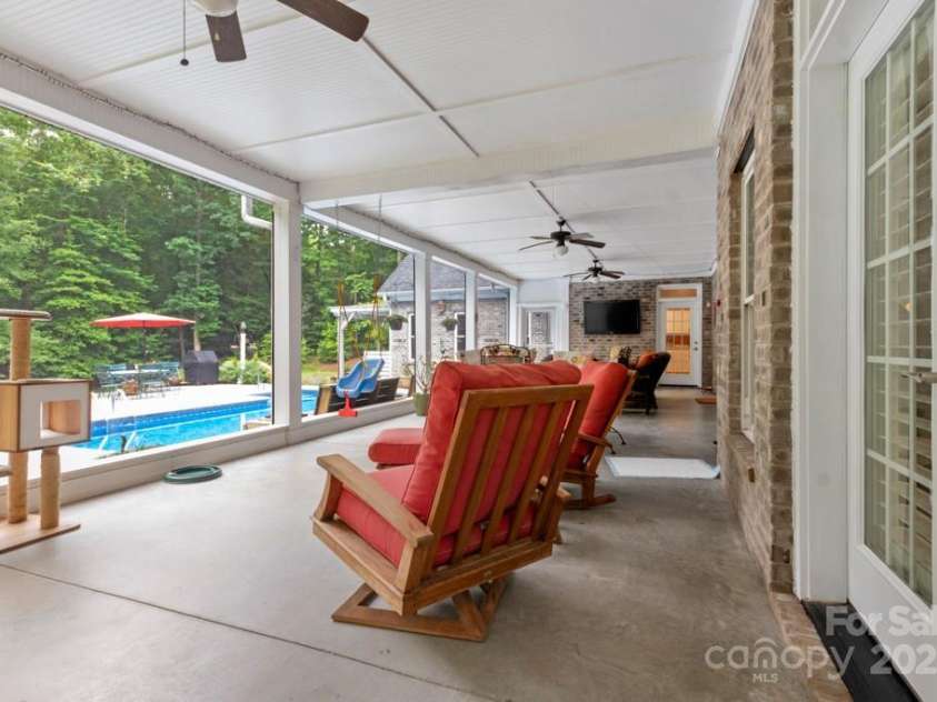 206 Oxford Place Drive, Fort Mill, SC 29715.  MLS# CAR4248553, YatesRealty ID 9999. 