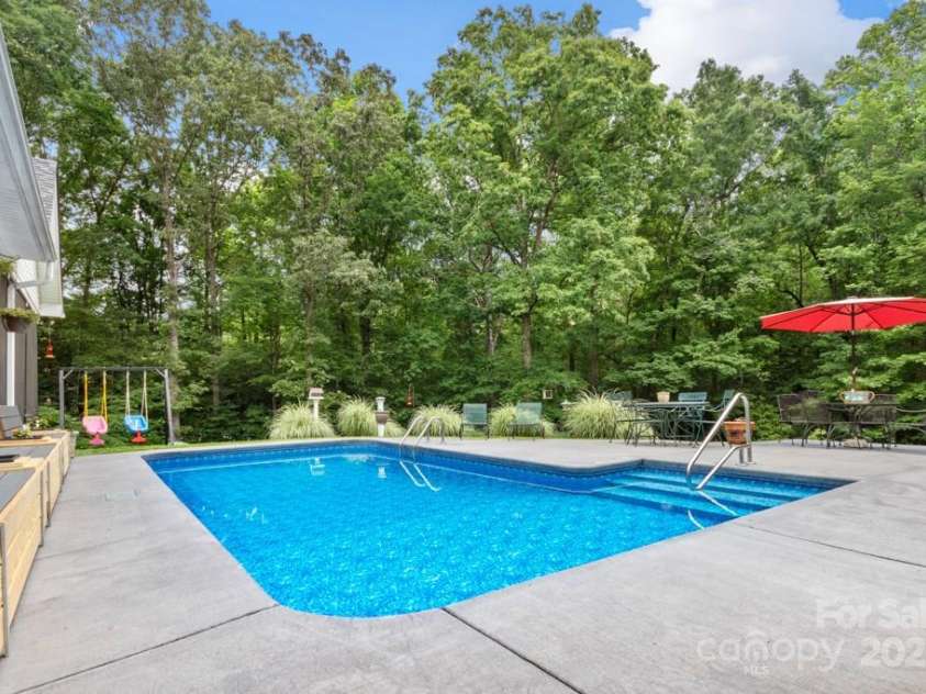 206 Oxford Place Drive, Fort Mill, SC 29715.  MLS# CAR4248553, YatesRealty ID 9999. 