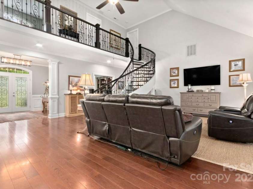 206 Oxford Place Drive, Fort Mill, SC 29715.  MLS# CAR4248553, YatesRealty ID 9999. Living room