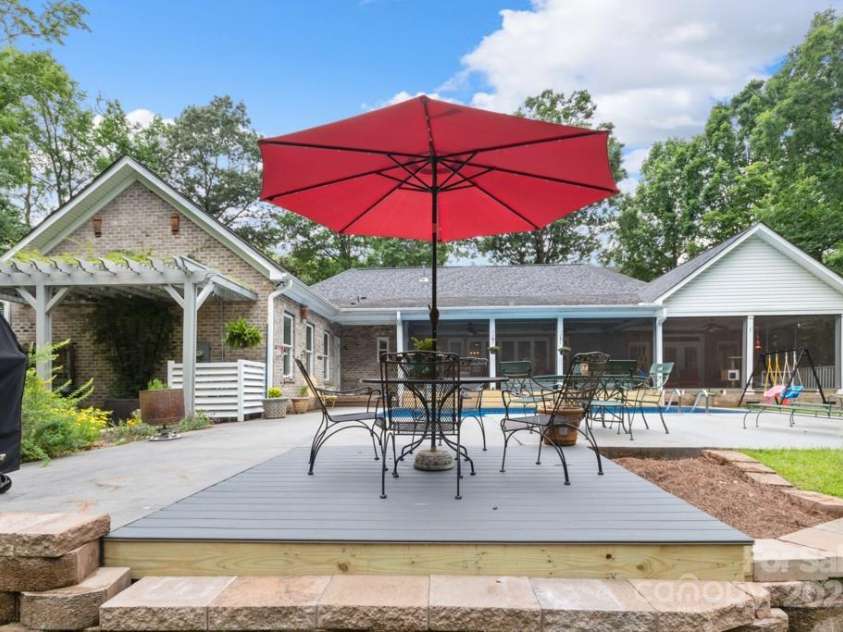206 Oxford Place Drive, Fort Mill, SC 29715.  MLS# CAR4248553, YatesRealty ID 9999. Need a staycation???