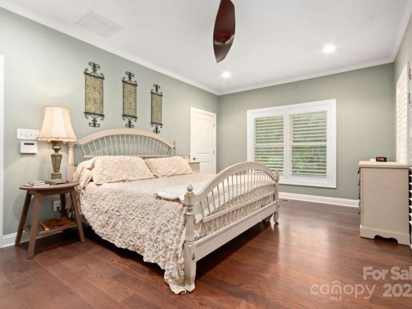 206 Oxford Place Drive, Fort Mill, SC 29715.  MLS# CAR4248553, YatesRealty ID 9999. Primary bedroom