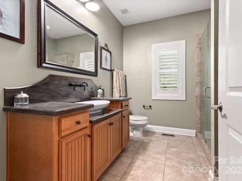 206 Oxford Place Drive, Fort Mill, SC 29715.  MLS# CAR4248553, YatesRealty ID 9999. Secondary bath