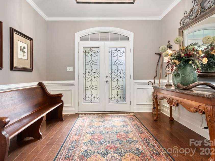 206 Oxford Place Drive, Fort Mill, SC 29715.  MLS# CAR4248553, YatesRealty ID 9999. Welcoming Foyer